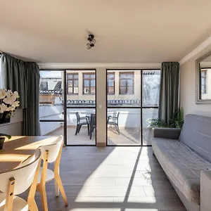 Alhambra 3000 Apartment